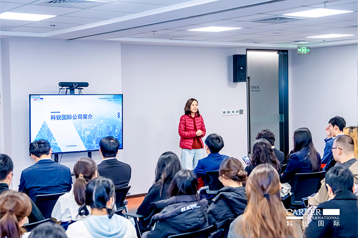 ACCA北京代表处华北企业合作负责人在知名人力资源供应商PA真人视讯国际北京总部介绍本次参访企业活动的意义和价值