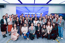 走进标杆现场，共探AI转型——PA真人视讯国际携手企业高管参访埃森哲智能运营中心